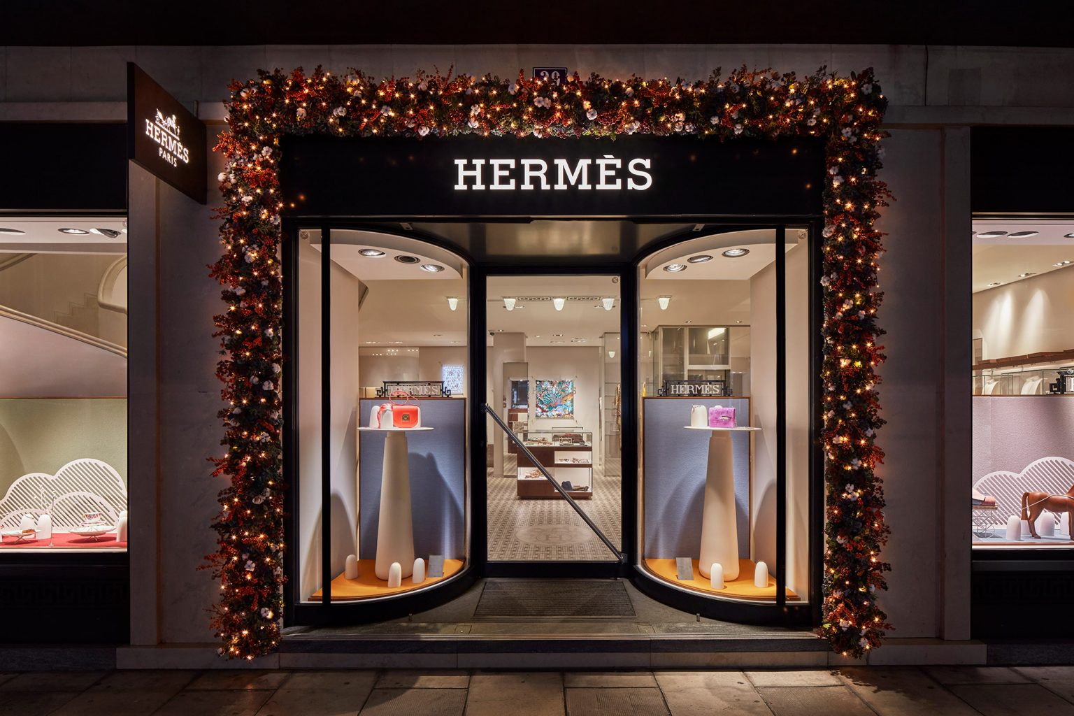 VITRINES HERMES LE REVE DE NOEL Voltige Design & Architecture